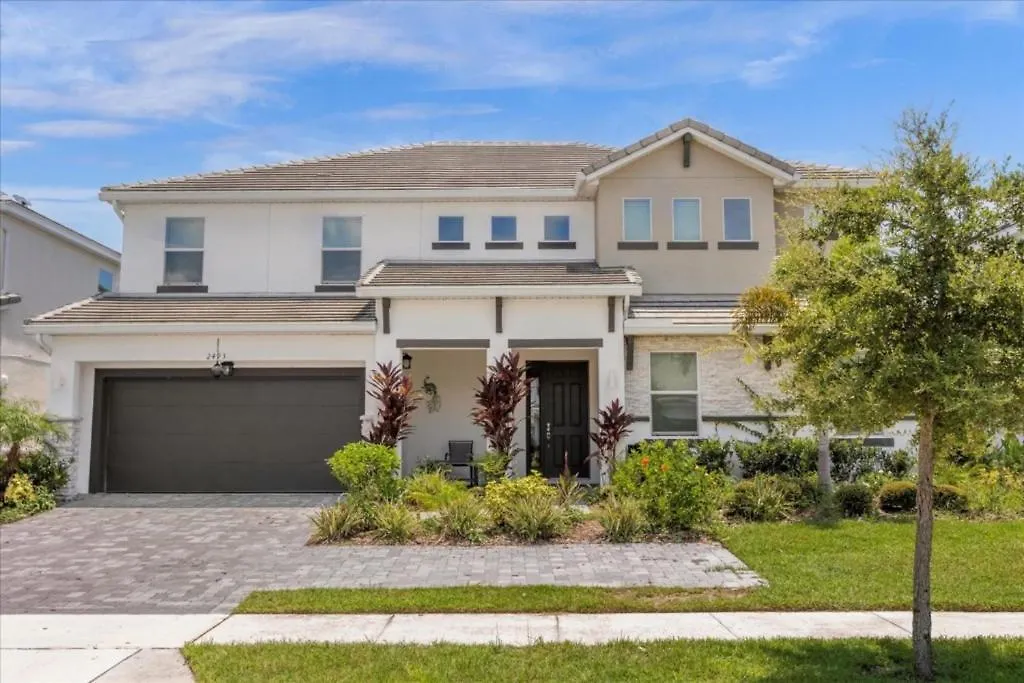 9 Bedrooms- 7 Bathrooms- Vernda Palms 2493 Sd