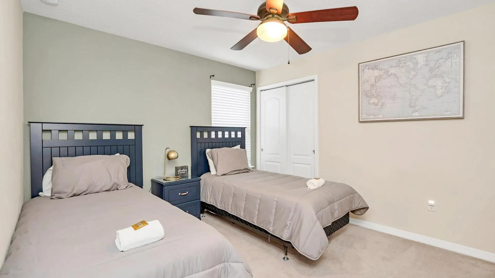 8br W Pool Hot Tub And Theatre Loft 度假居