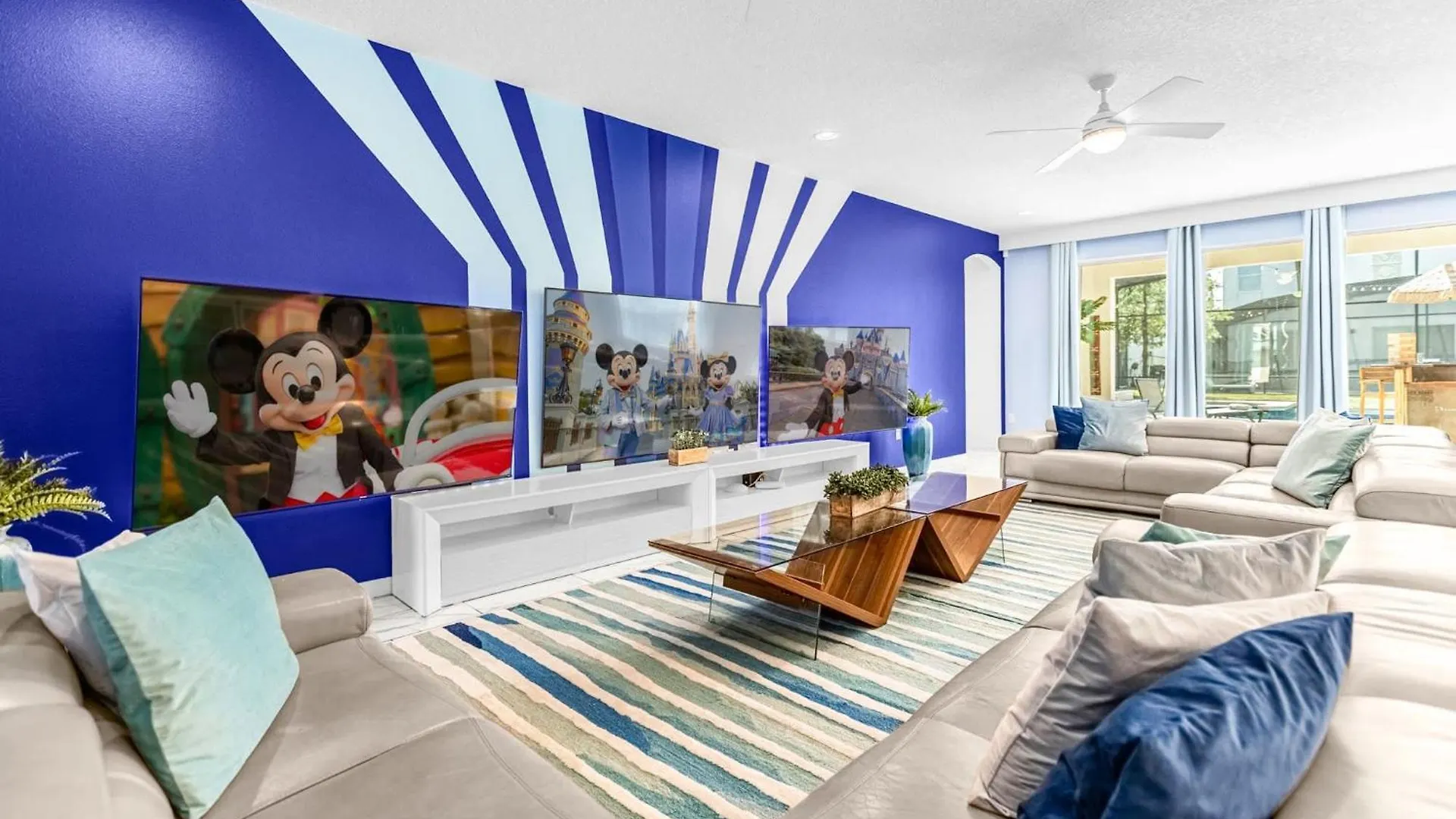 Upstay-mansion W Spa-pool-cinema-games - Sleeps 36 Kissimmee