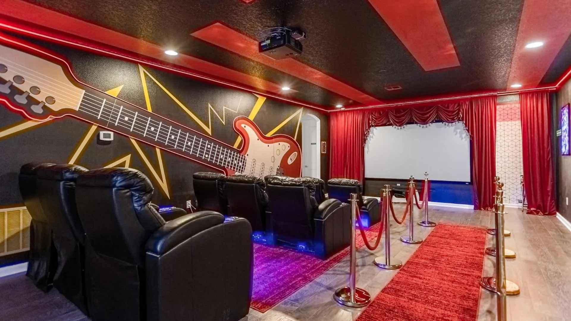 Upstay-mansion W Spa-pool-cinema-games - Sleeps 36