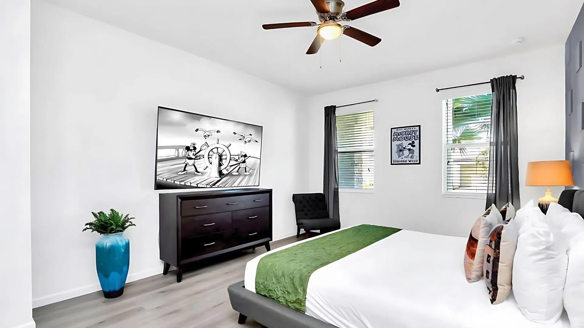 Upstay-mansion W Spa-pool-cinema-games - Sleeps 36 *