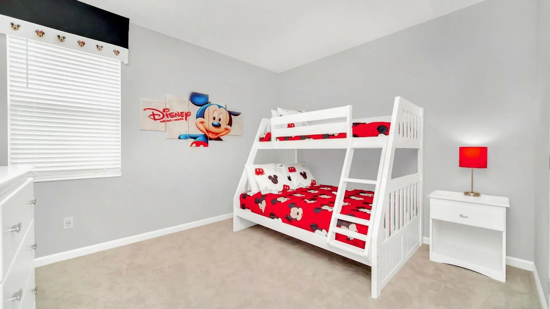 Sleeps 26 - With Private Pool Hot Tub Games & Cinema * Kissimmee