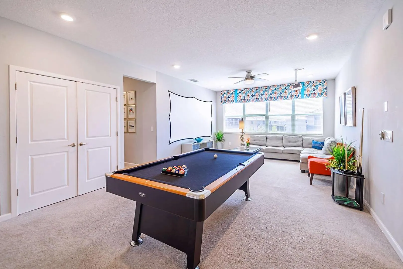 Holiday home Sleeps 26 - With Private Pool Hot Tub Games & Cinema *