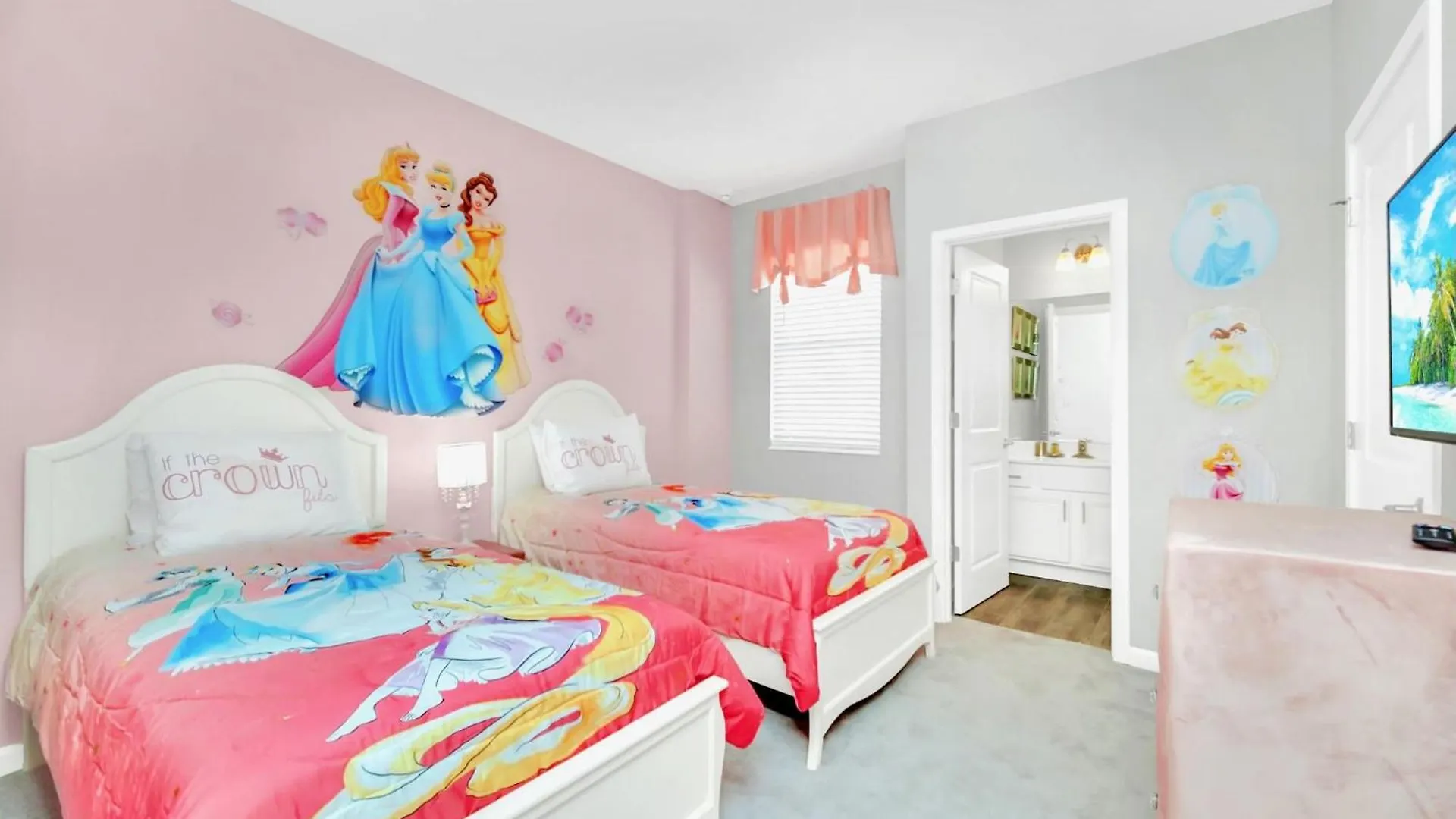 Holiday home Sleeps 26 - With Private Pool Hot Tub Games & Cinema *