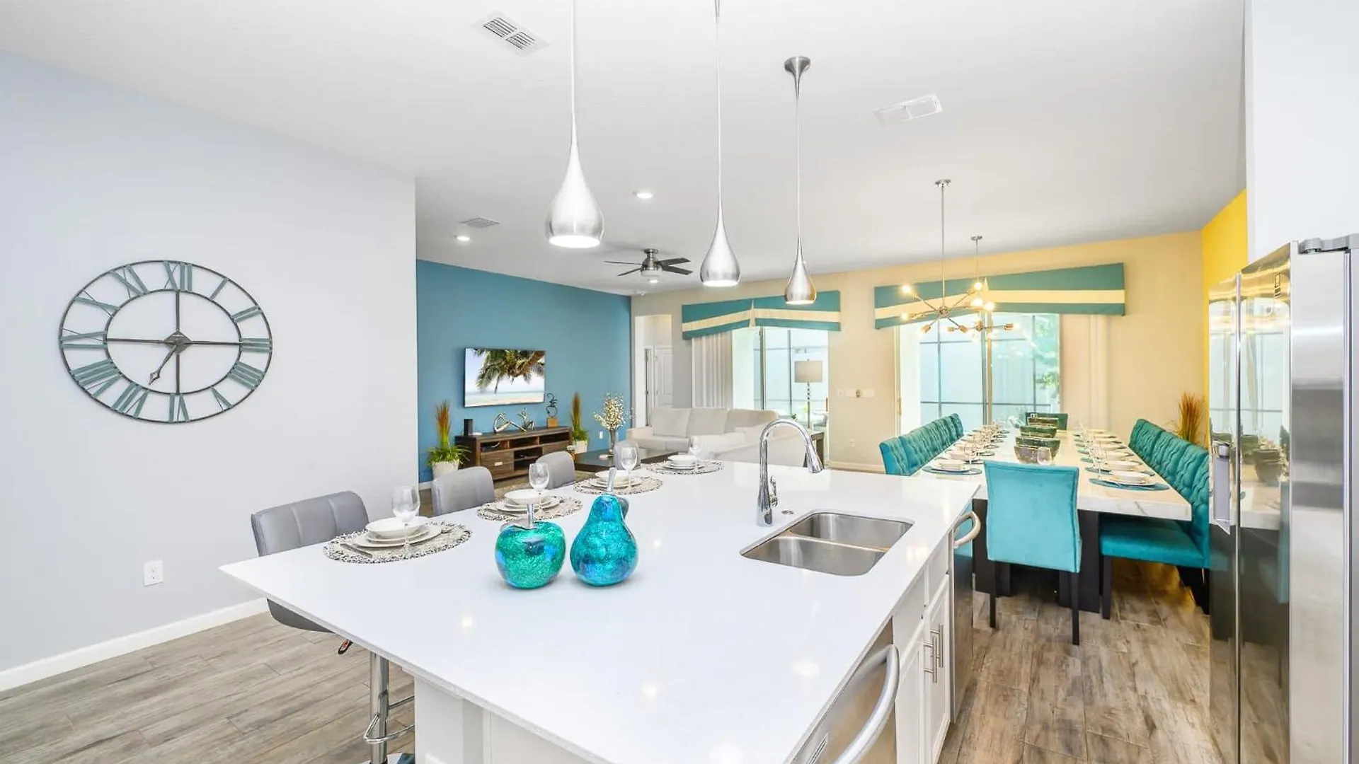 Sleeps 26 - With Private Pool Hot Tub Games & Cinema * Kissimmee