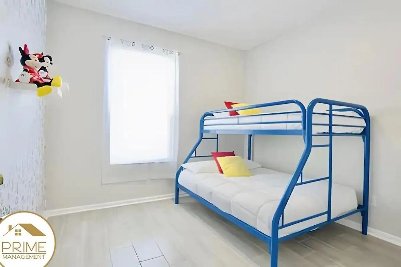 Renewed & Cozy 4bd Great Location To Holiday home