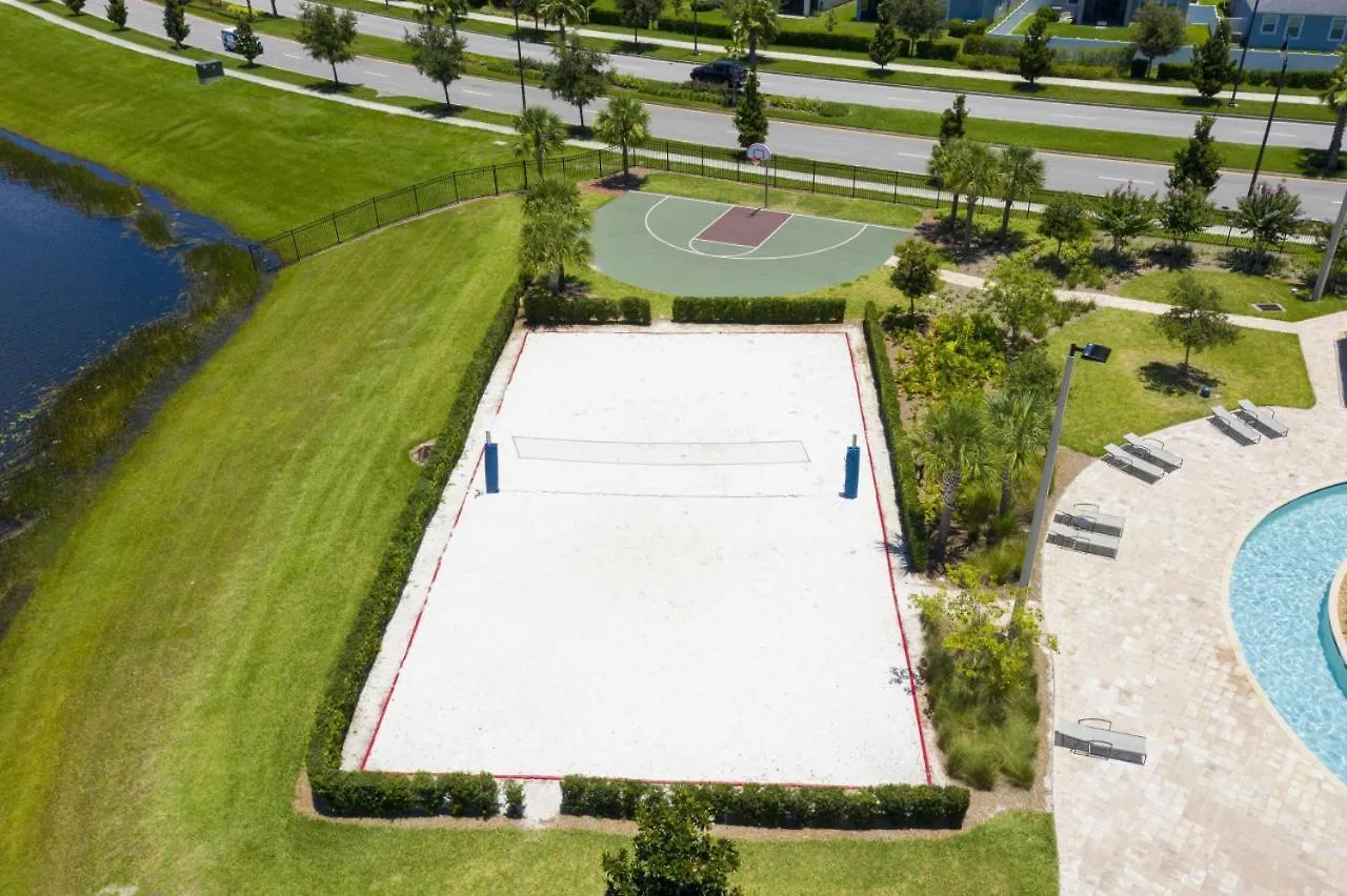 5br Townhouse Near Pool
