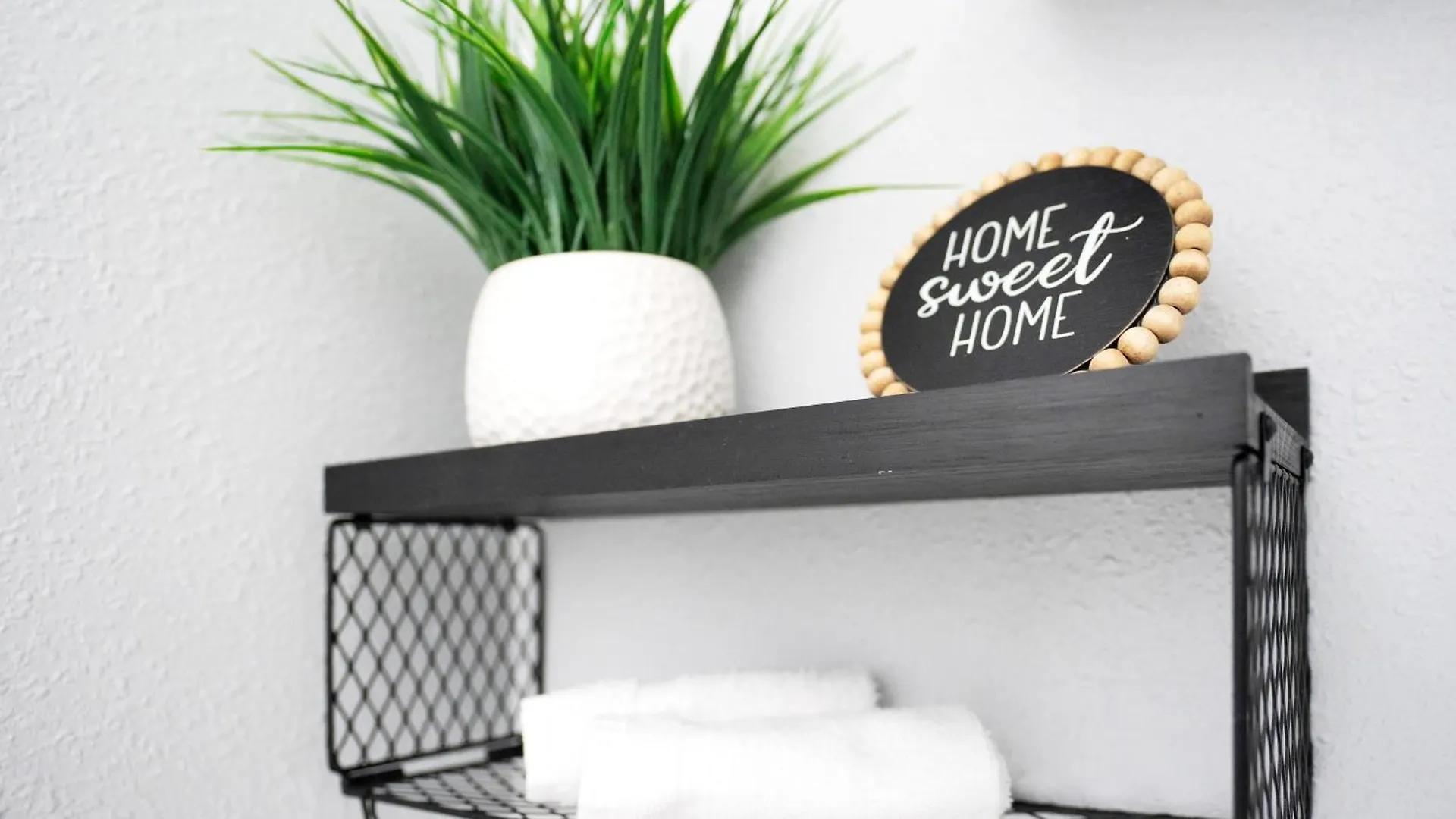 Stylish Near & Universal Holiday home *
