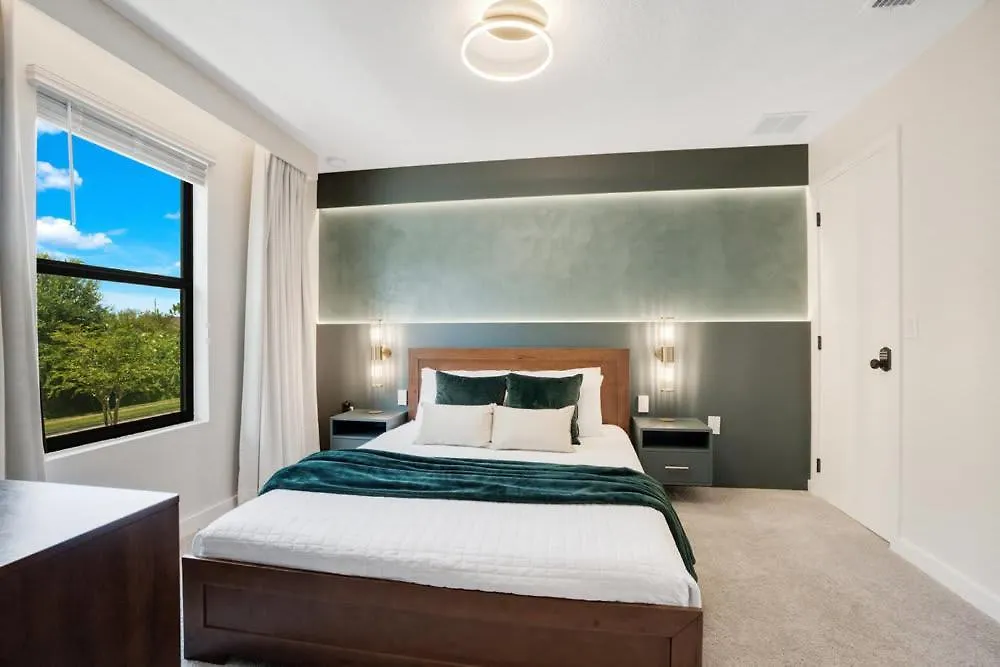 Luxury Near And Universal *