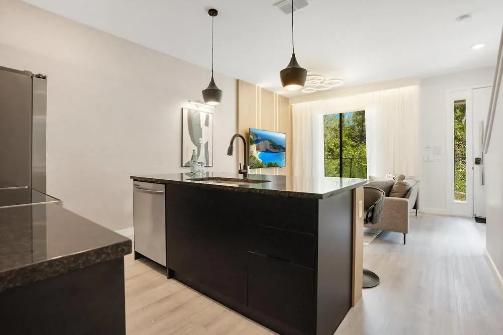 Luxury Near And Universal *