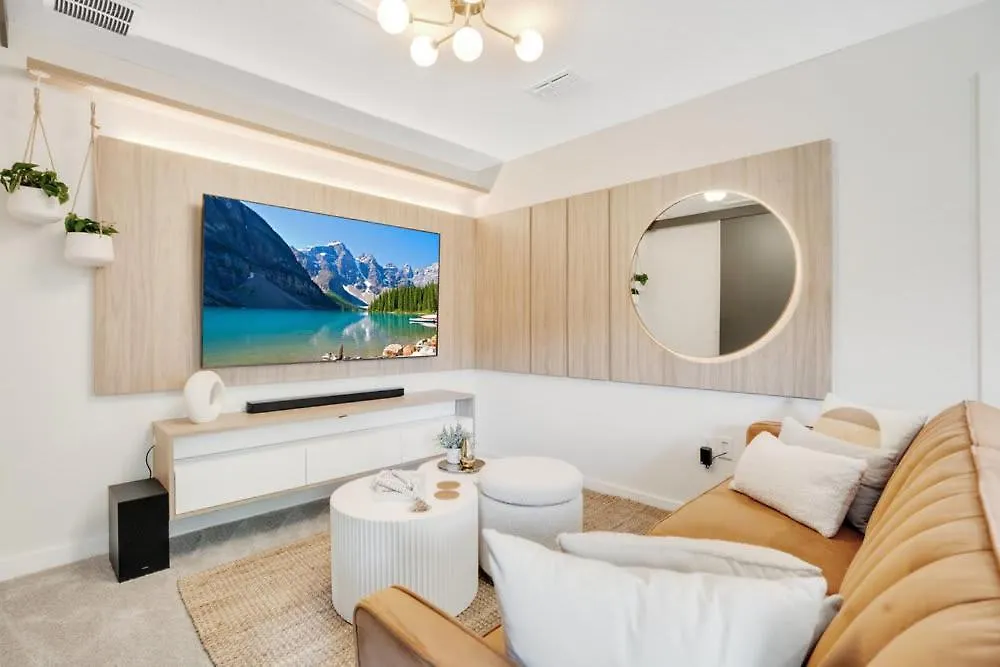 Luxury Near And Universal *