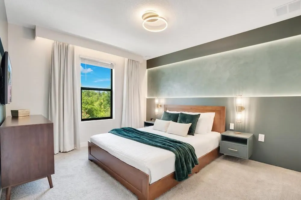 Luxury Near And Universal Holiday home *