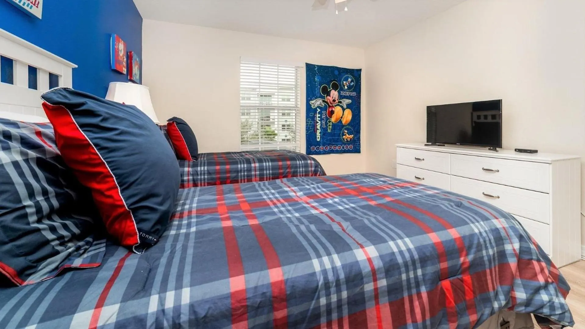 4813 - Storey *10 Mim -> Disney* 4bd/3ba *
