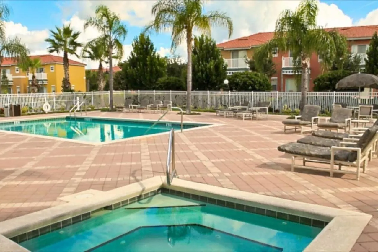 3 Bed Emerald Island Townhouse Near *