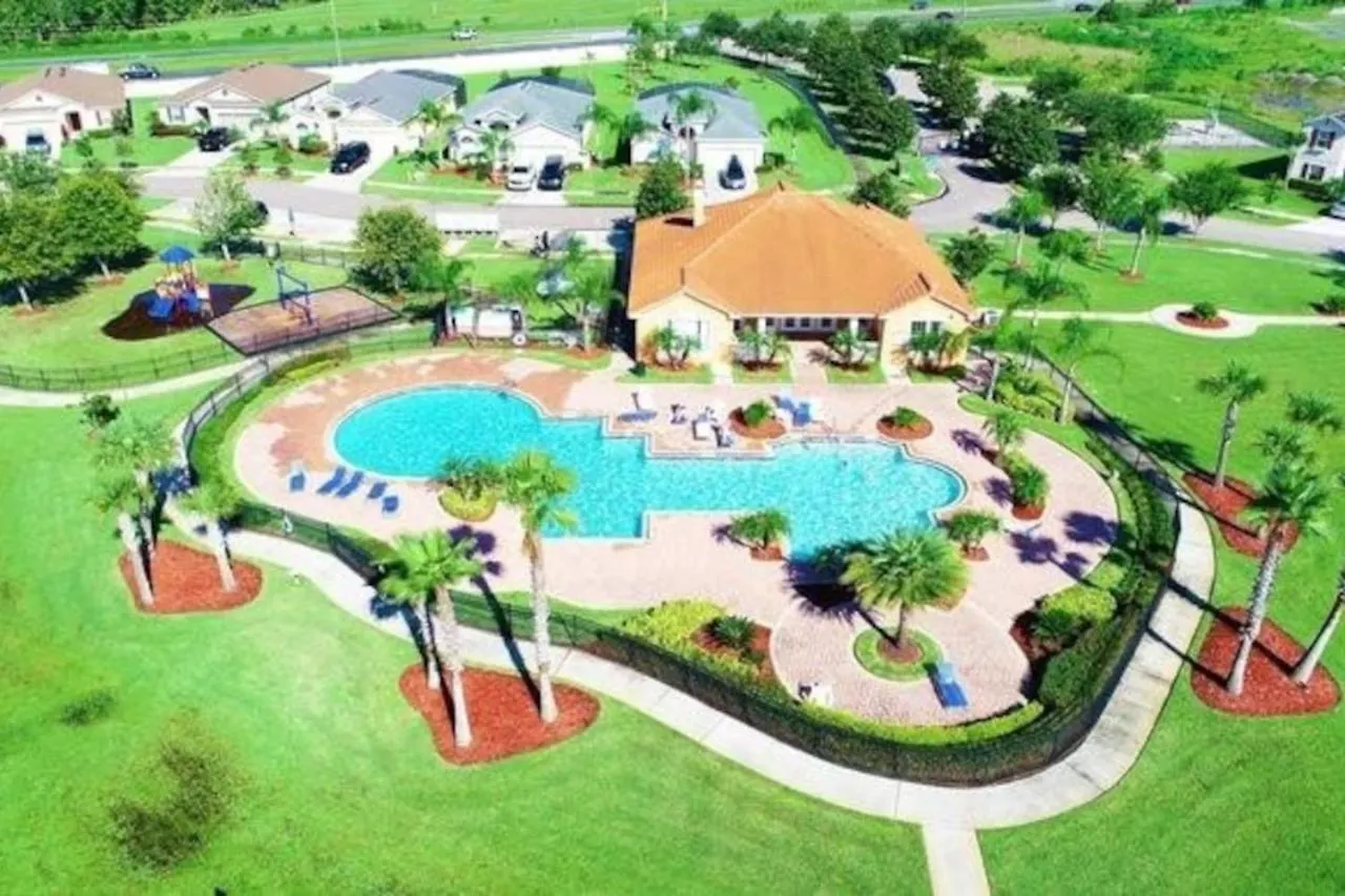 Family Fun Pool At Cystal Cove *