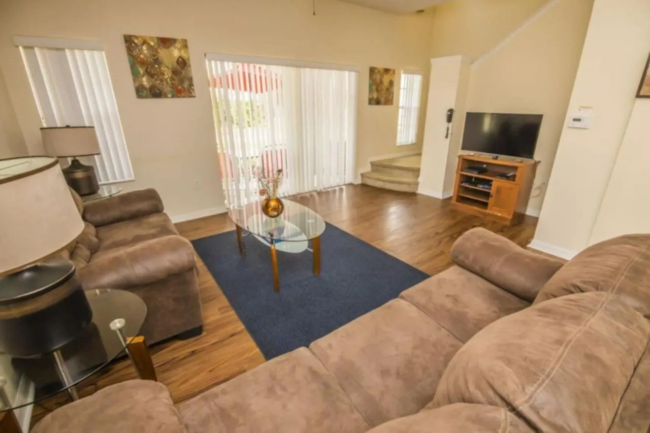 3 Bed Emerald Island Townhouse Near