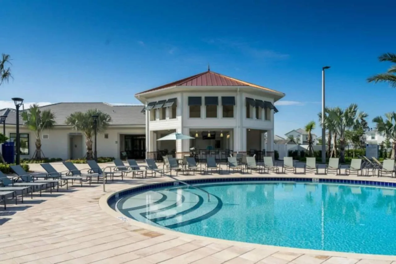 5 Bedroom 4 Bathroom Storey 4908ct
