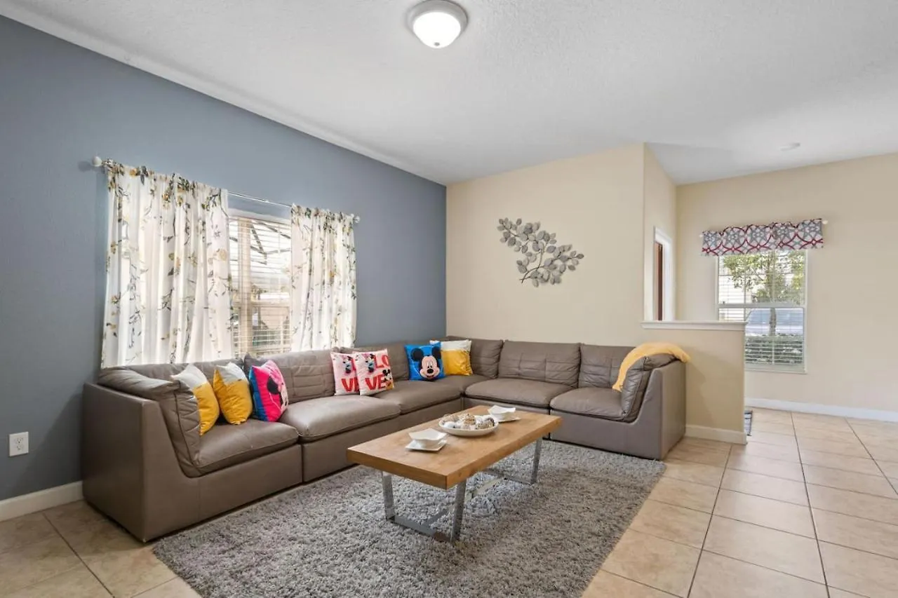 Holiday home 5 Bedroom 4 Bathroom Storey 4908ct
