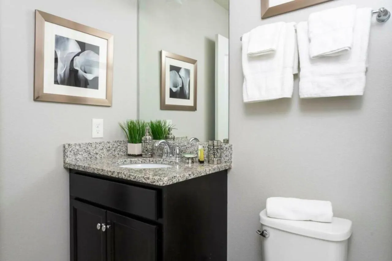 Holiday home 5 Bedroom 5 Bathroom Windsor At Westside 8900al *