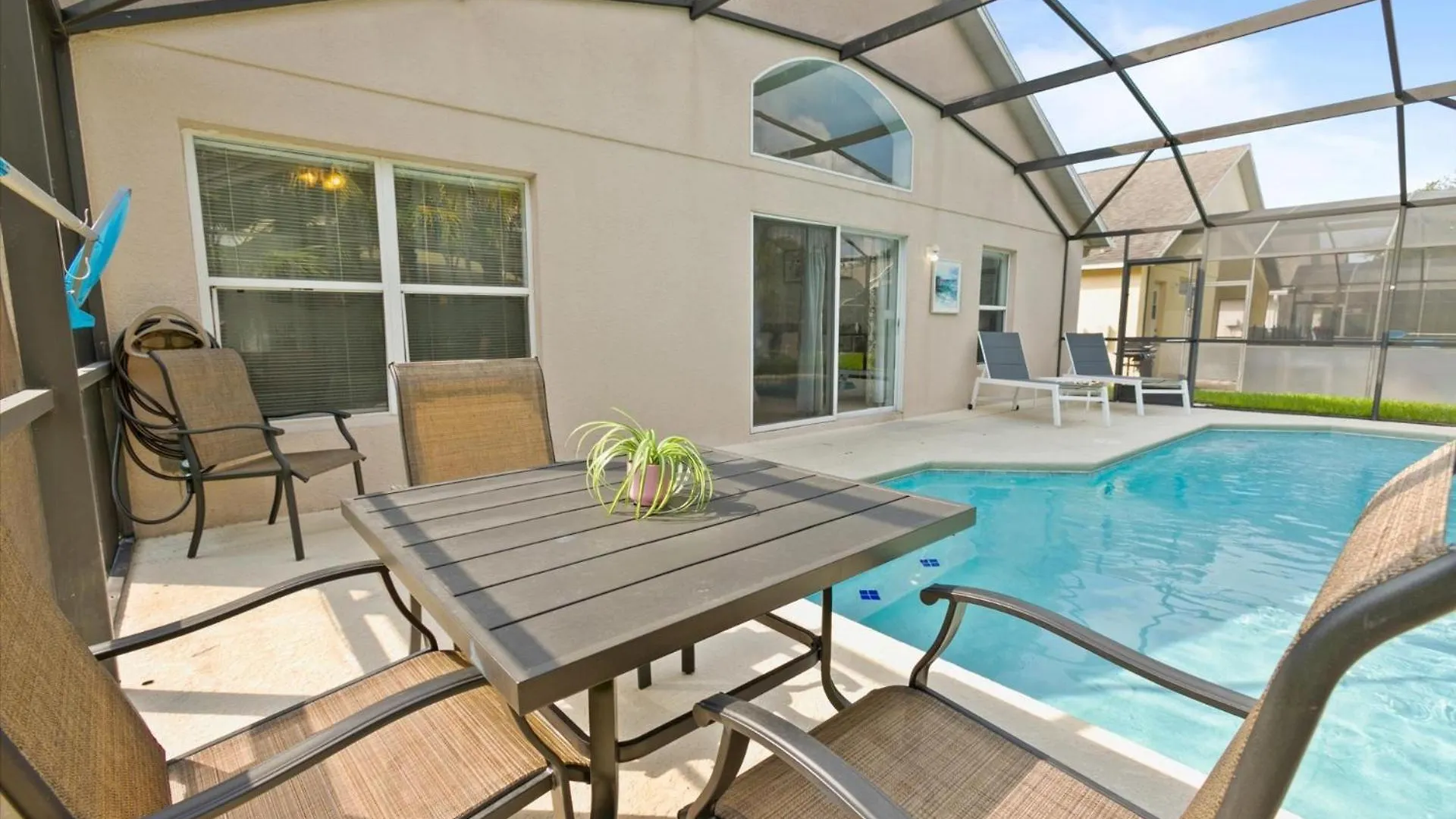 2682 Emerald Island *