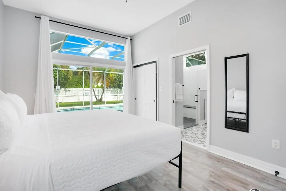 Luxury Near I Fully Renovated *