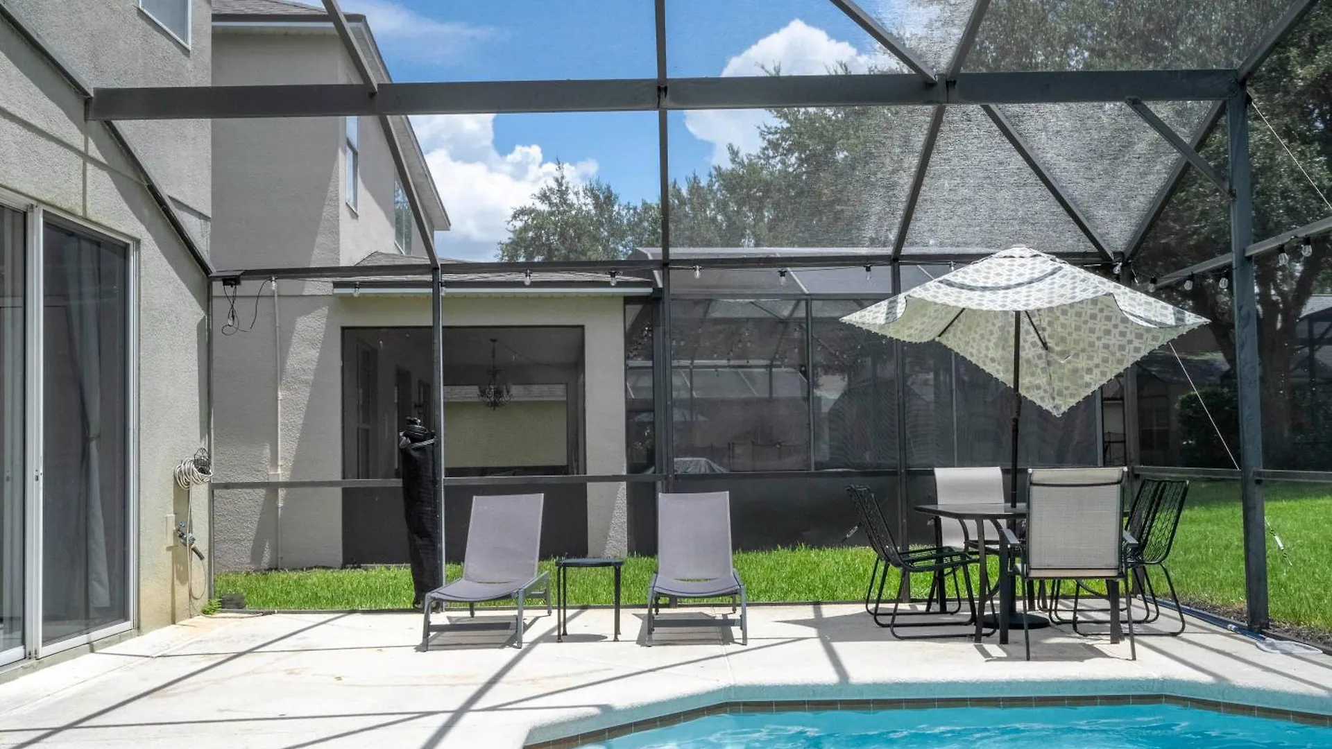 Apartment 6 Bedroom - Emerald Island Retreat *