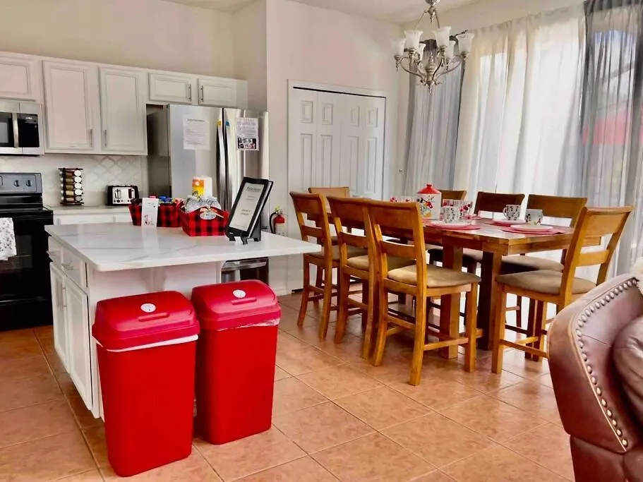 Villa 7bd 5ba W Pool 10 Mins Away To