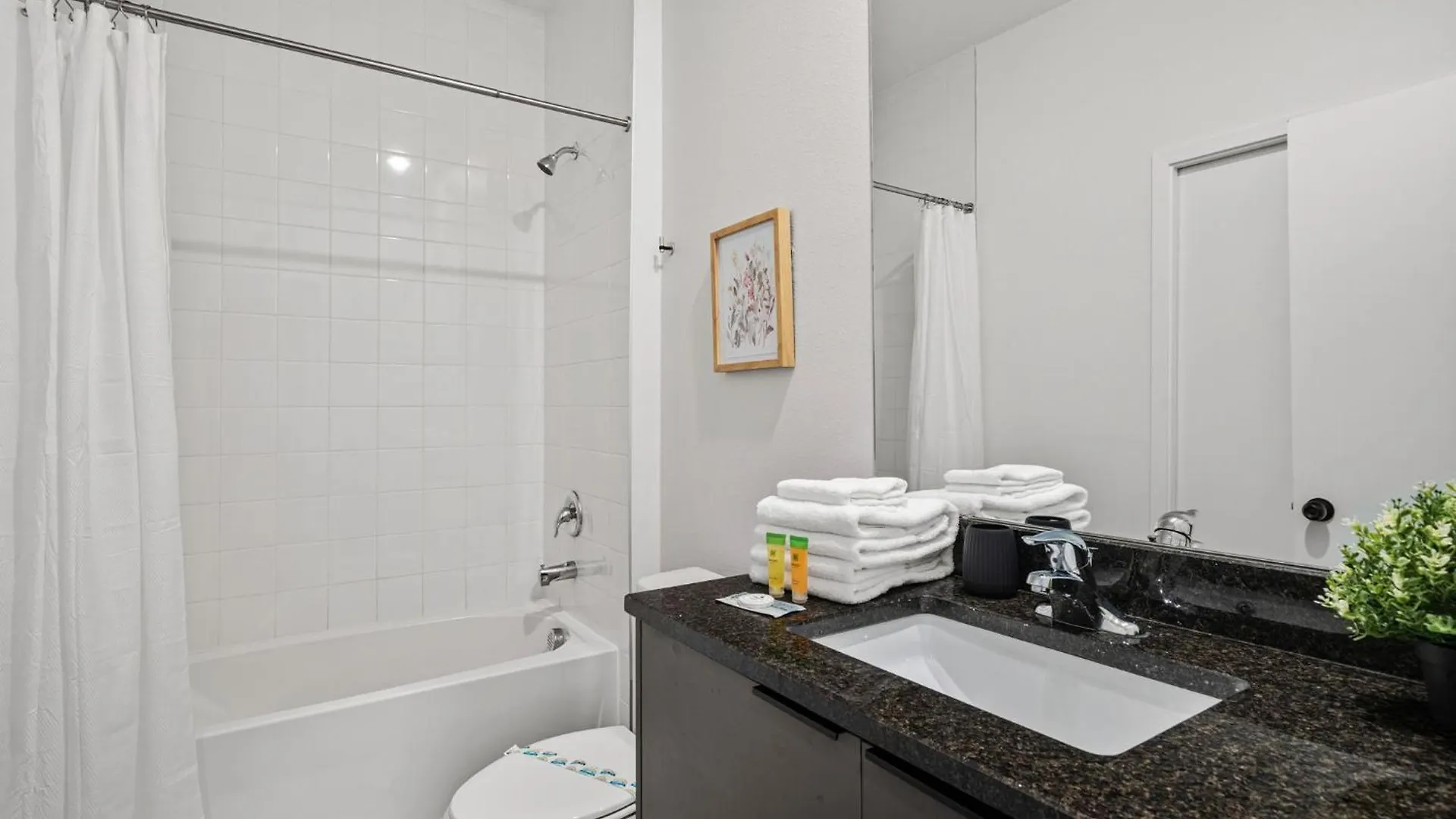 3 Bedrooms- 3 Bathooms- The Hub 3257 Ed Holiday home *