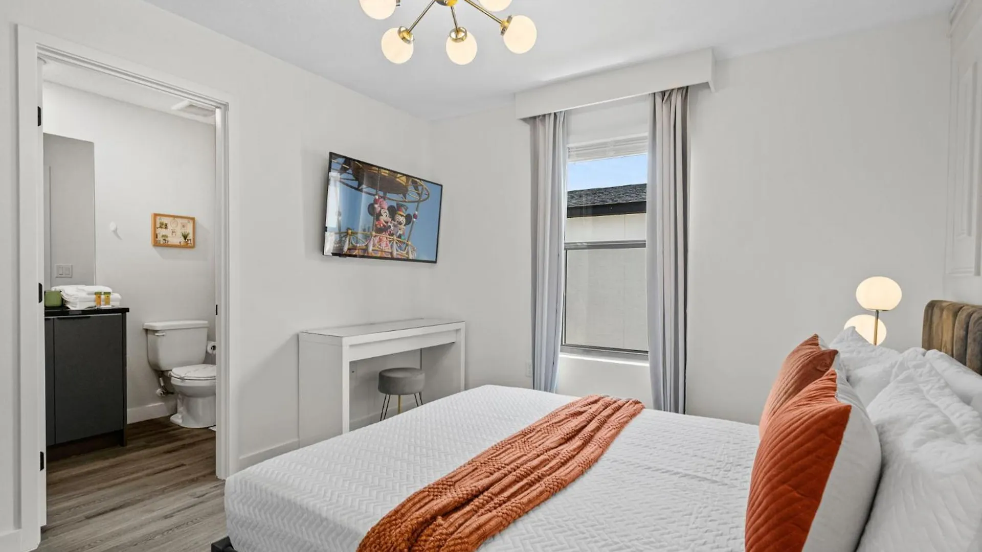 3 Bedrooms- 3 Bathooms- The Hub 3257 Ed Kissimmee