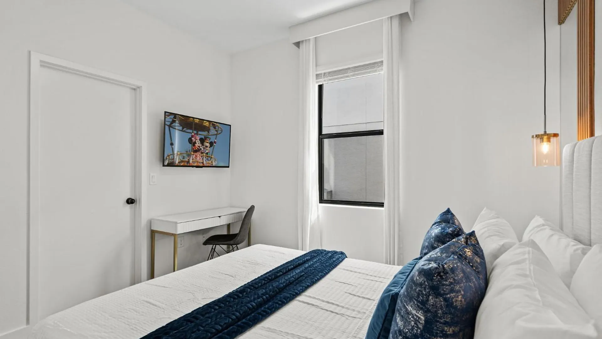 3 Bedrooms- 3 Bathooms- The Hub 3257 Ed Holiday home