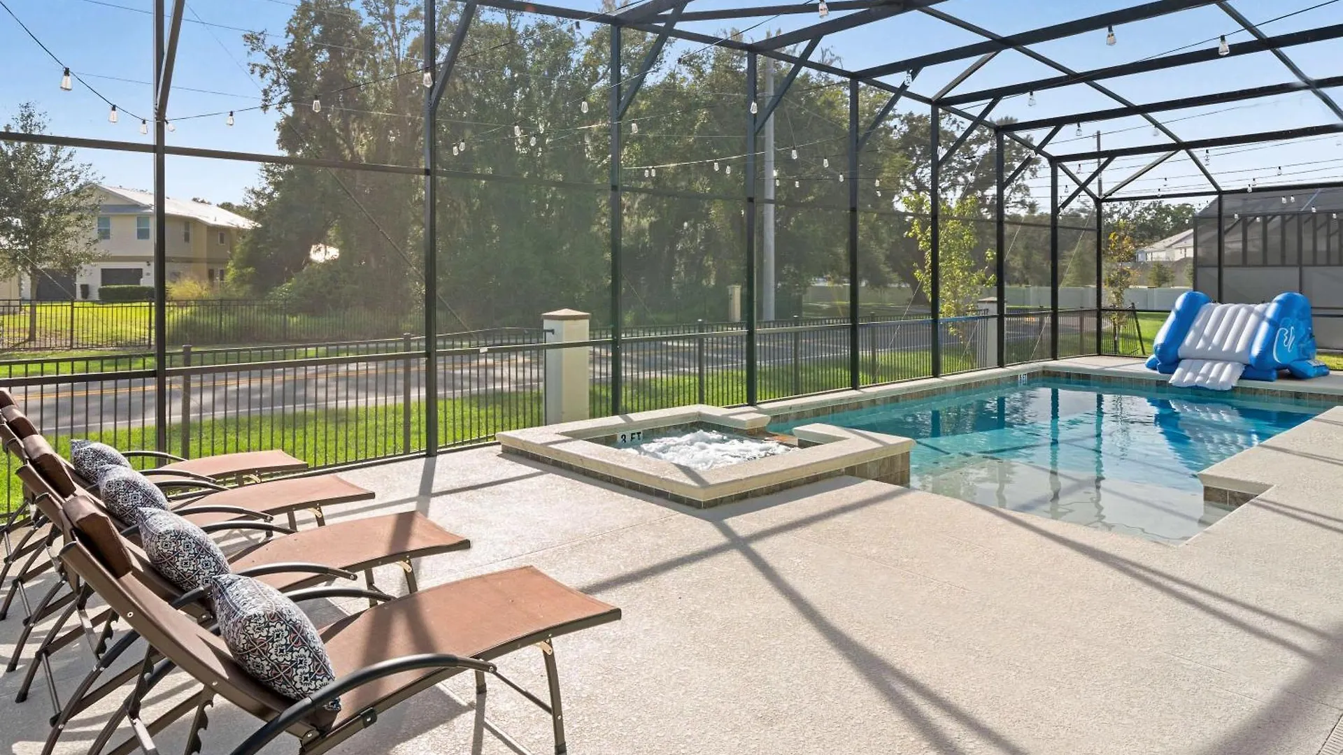 Luxury Family With Private Pool Hot Tub Cinema & Games