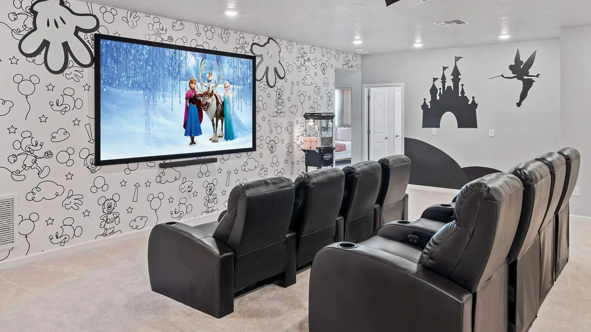 Holiday home Luxury Family With Private Pool Hot Tub Cinema & Games