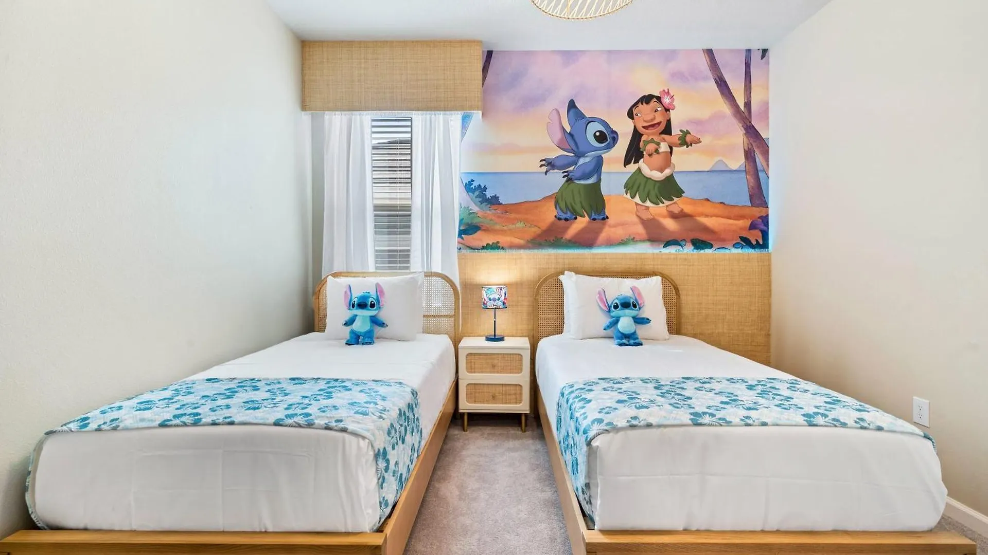 Luxury Family With Private Pool Hot Tub Cinema & Games