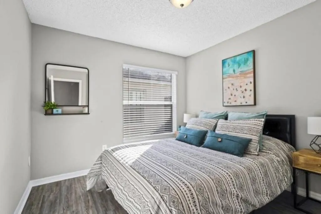 Retreat With Heated Pool In A Serene Community *