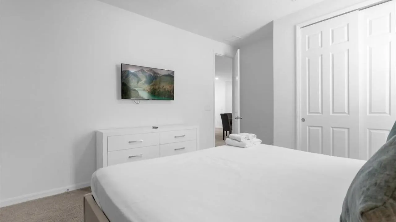 Majestic 9-bedroom Home: Luxury & Serenity Await Holiday home *