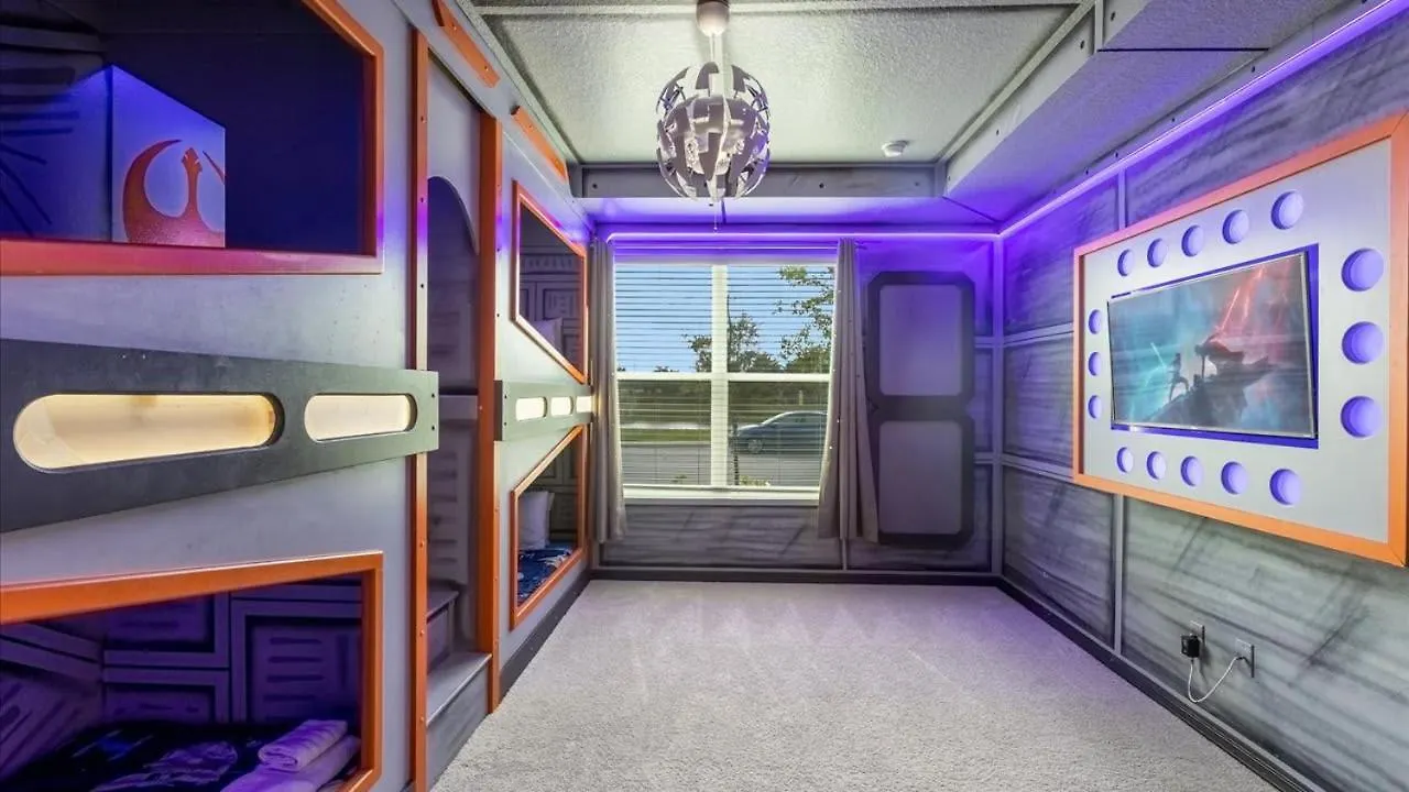 Majestic 9-bedroom Home: Luxury & Serenity Await Holiday home Kissimmee