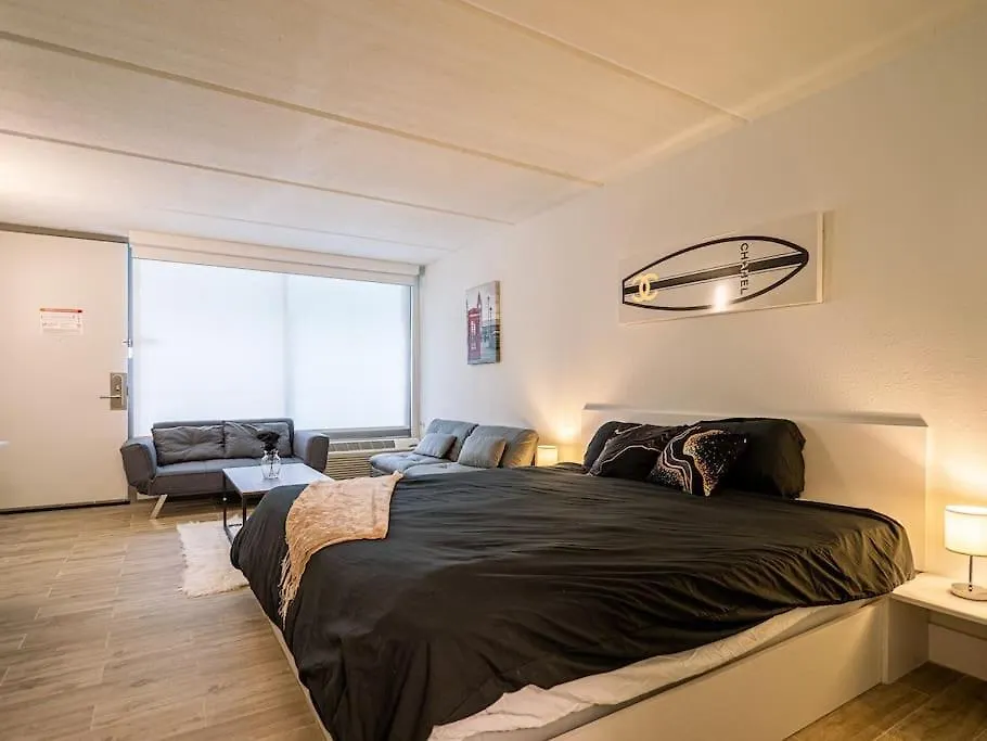 Spacious 1br Near Parks With Pool View Apartment *