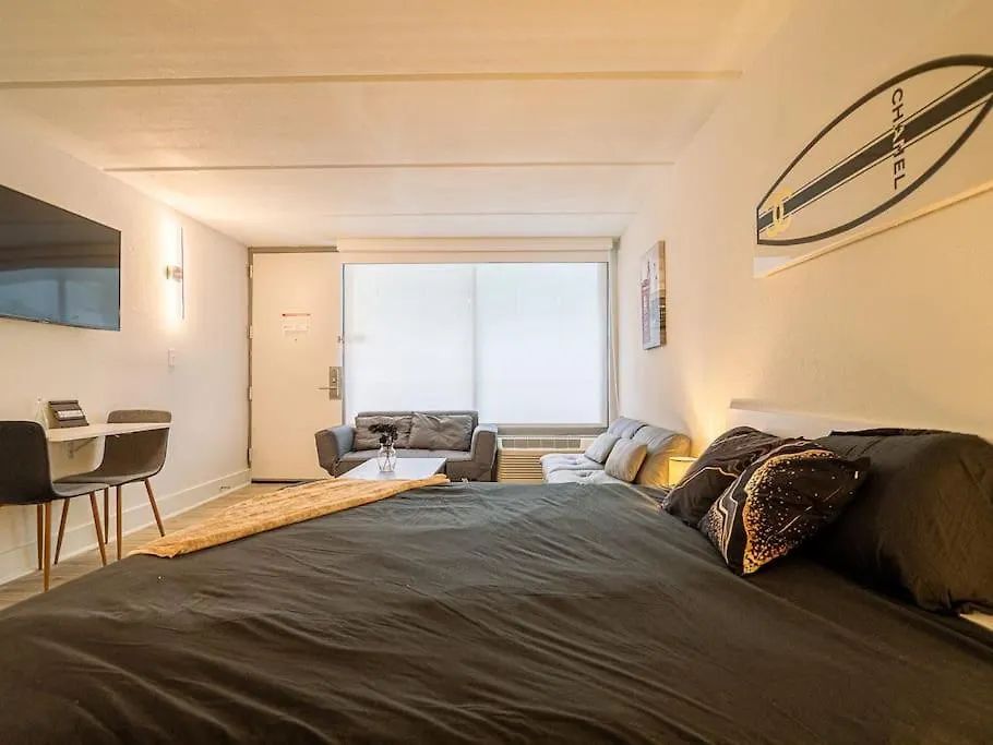 Spacious 1br Near Parks With Pool View