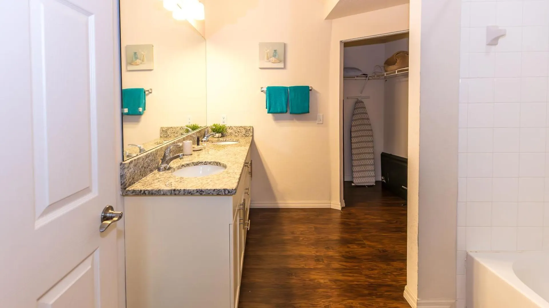 Holiday home Elegant, Spacious 3bedroom Near Attractions Hot Tub Pool & Gym *