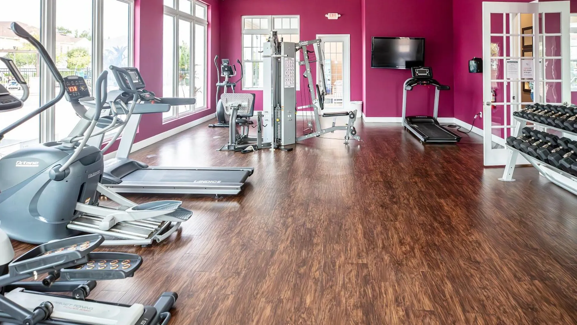 Elegant, Spacious 3bedroom Near Attractions Hot Tub Pool & Gym Holiday home *