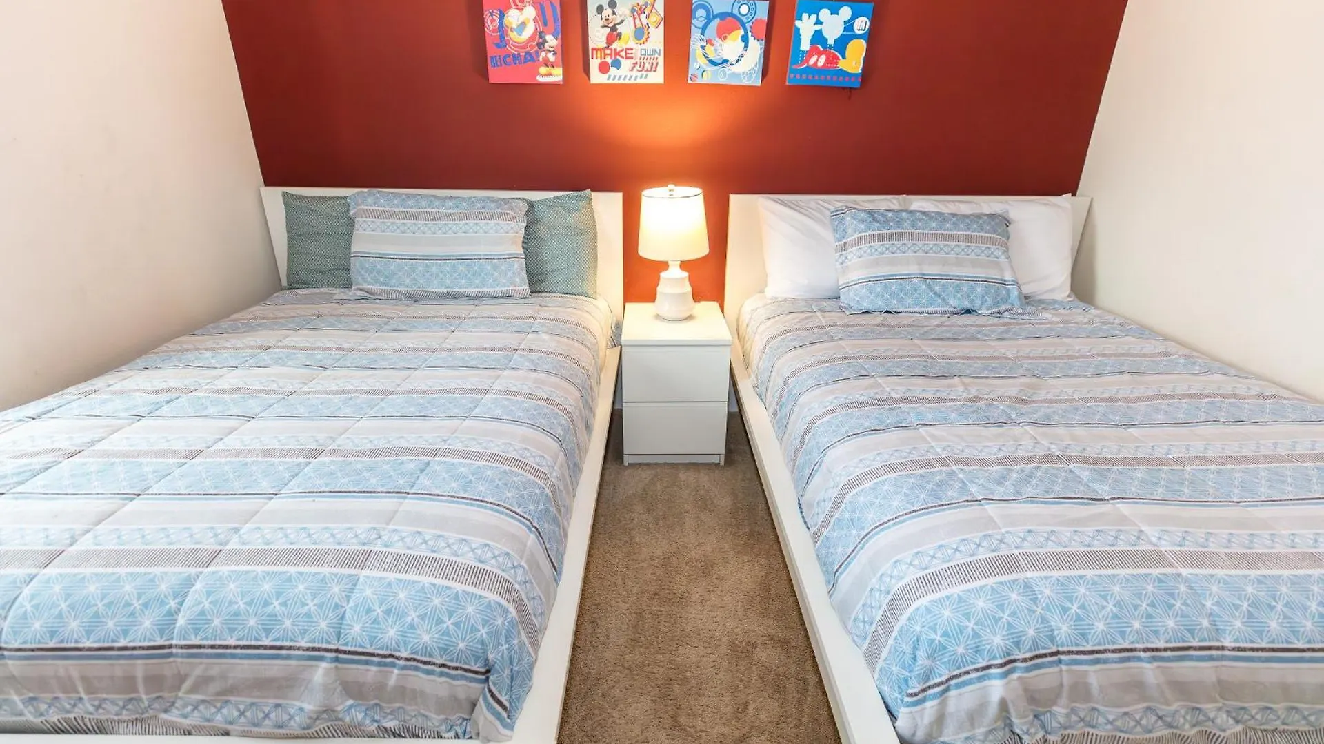 Elegant, Spacious 3bedroom Near Attractions Hot Tub Pool & Gym Holiday home Kissimmee