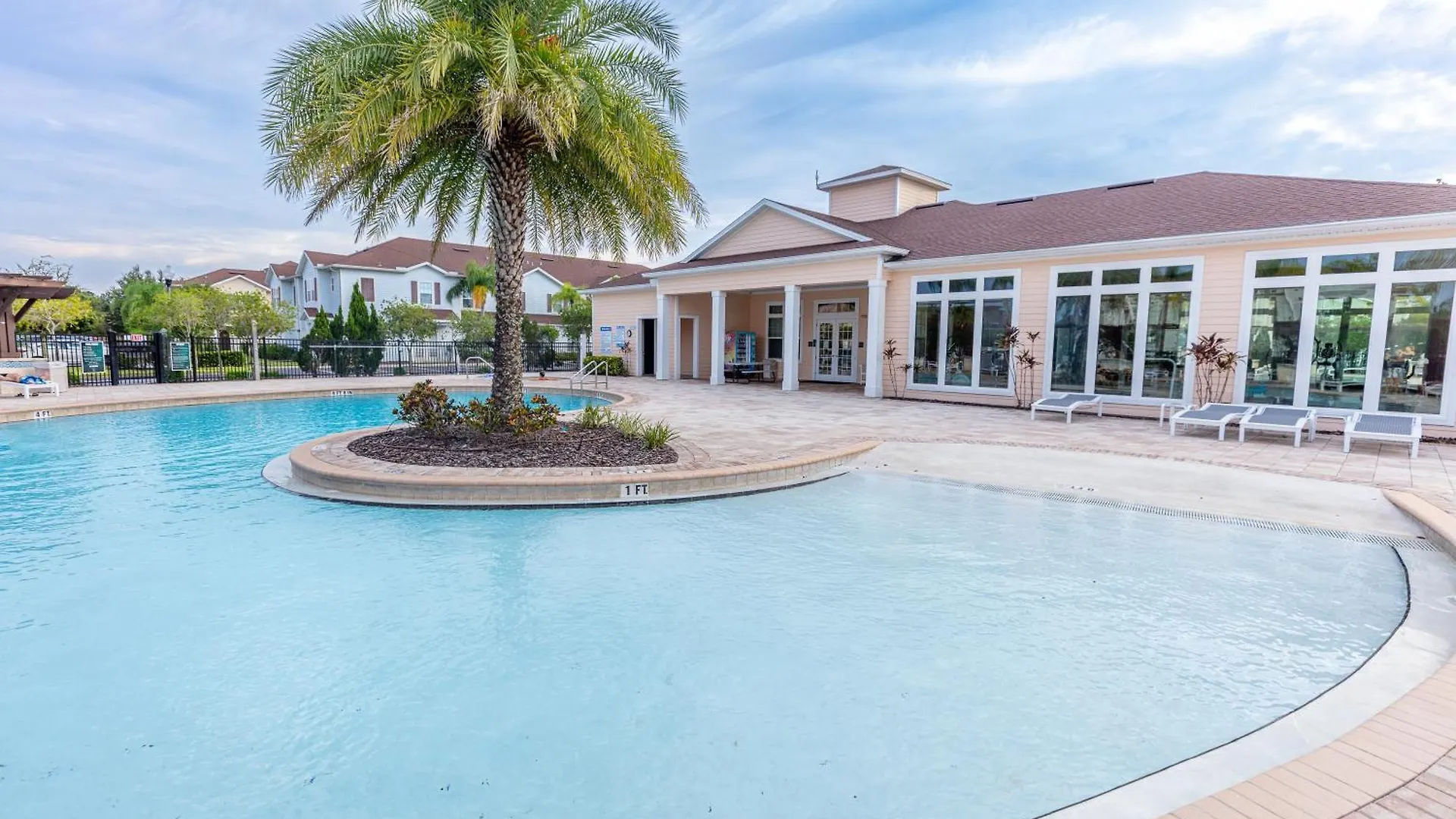 Elegant, Spacious 3bedroom Near Attractions Hot Tub Pool & Gym * Kissimmee