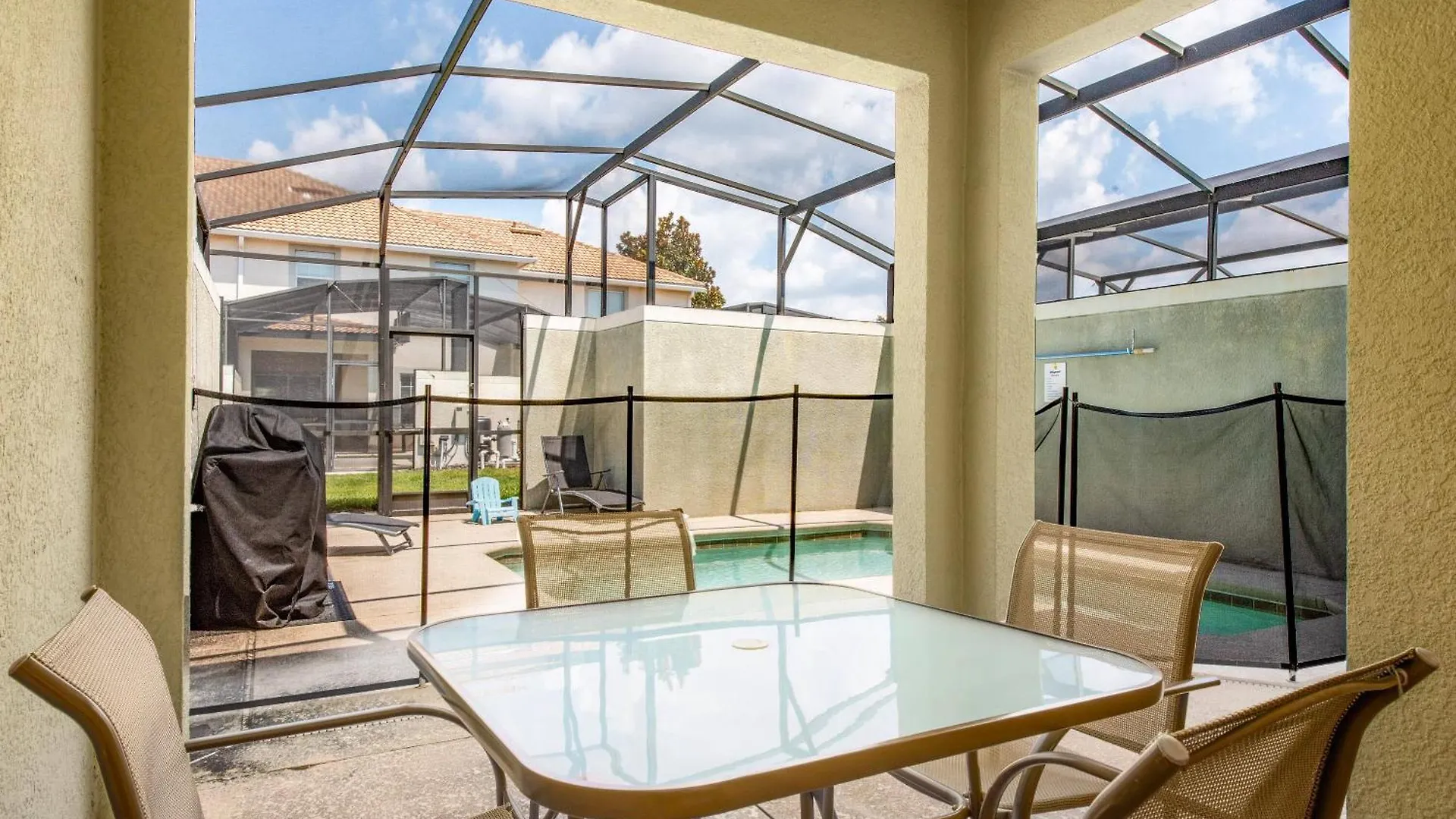Townhome With A Pool At Storey *