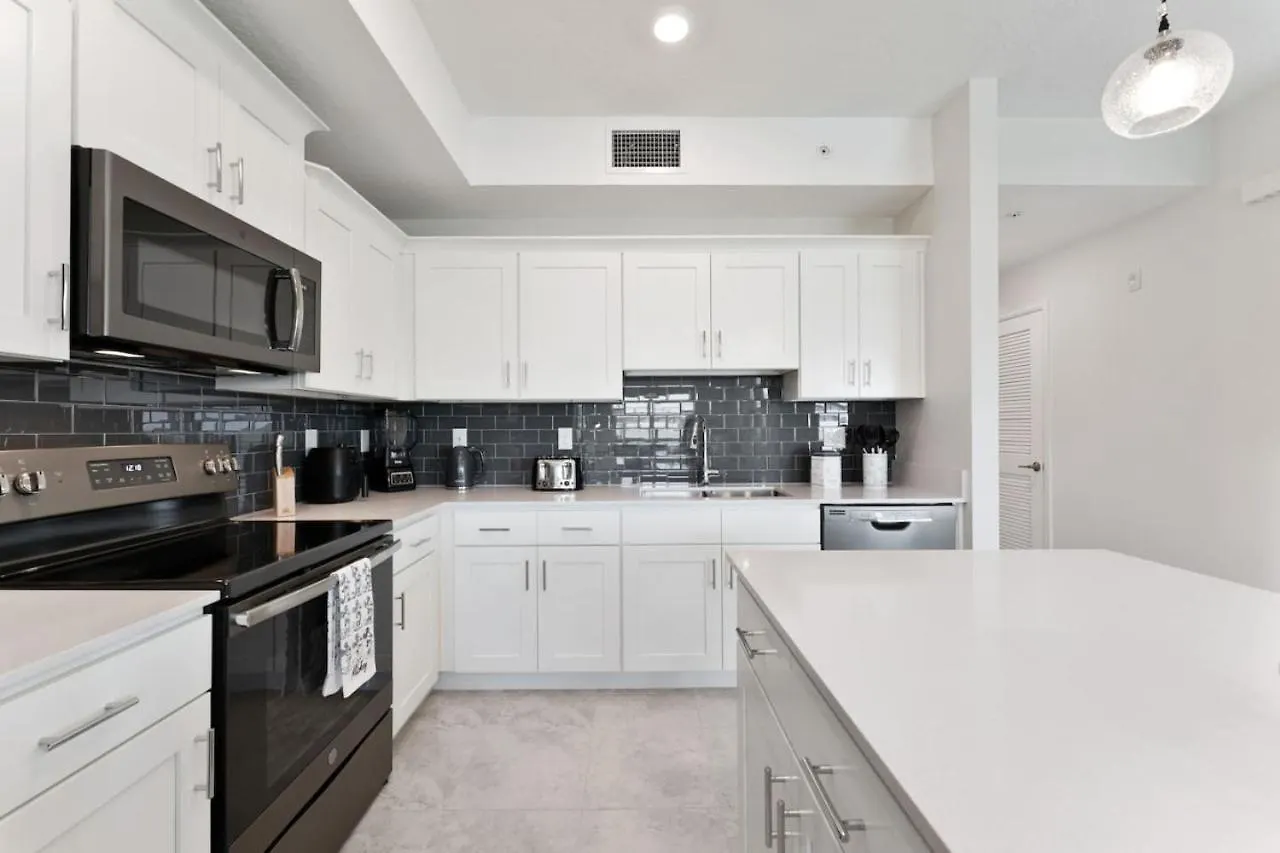 Brand New Lakeview Storey 3121-103 * Kissimmee