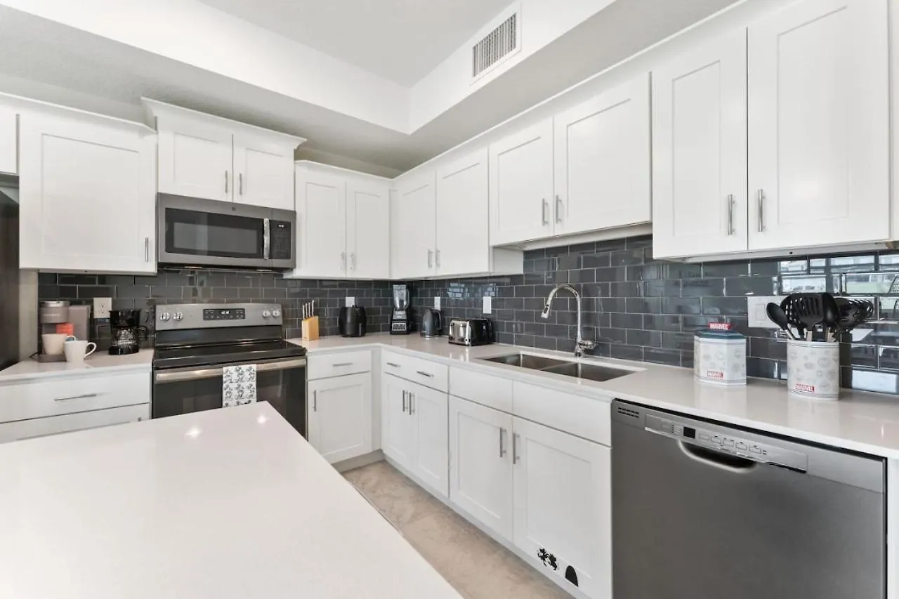 Brand New Lakeview Storey 3121-103 *