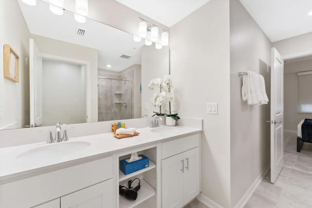 Apartment Brand New Lakeview Storey 3121-103 *