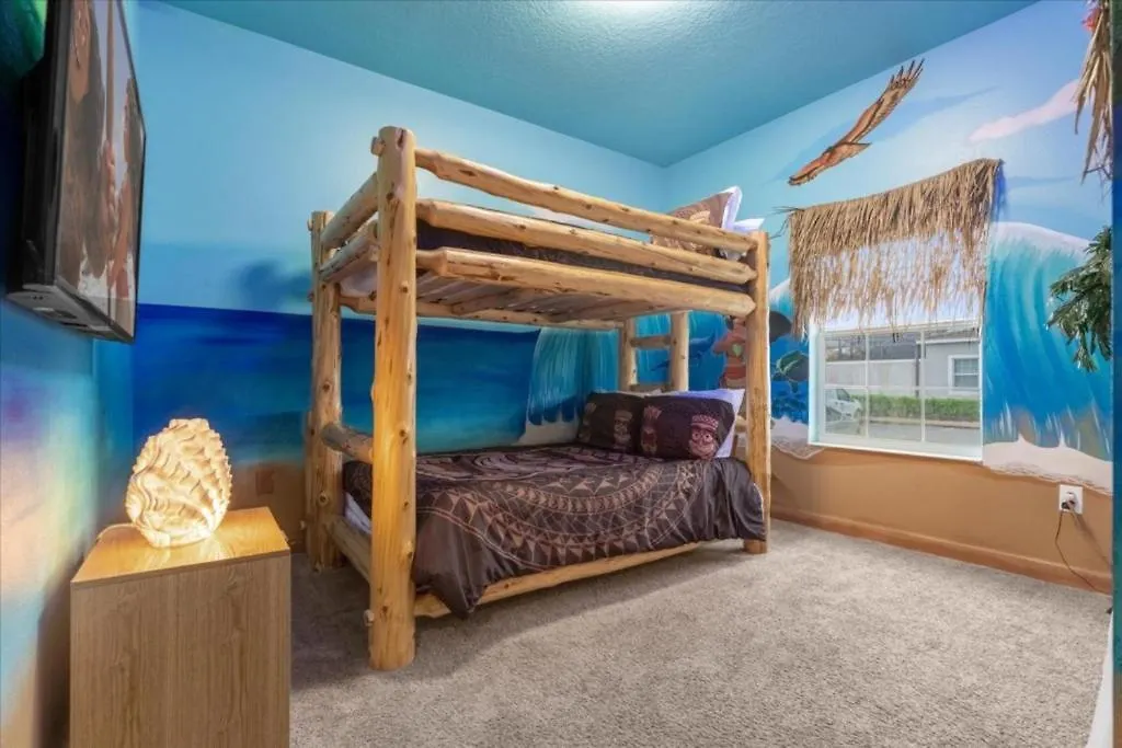 5 Bedrooms - 4 Bathrooms- Storey 4921 Wa *