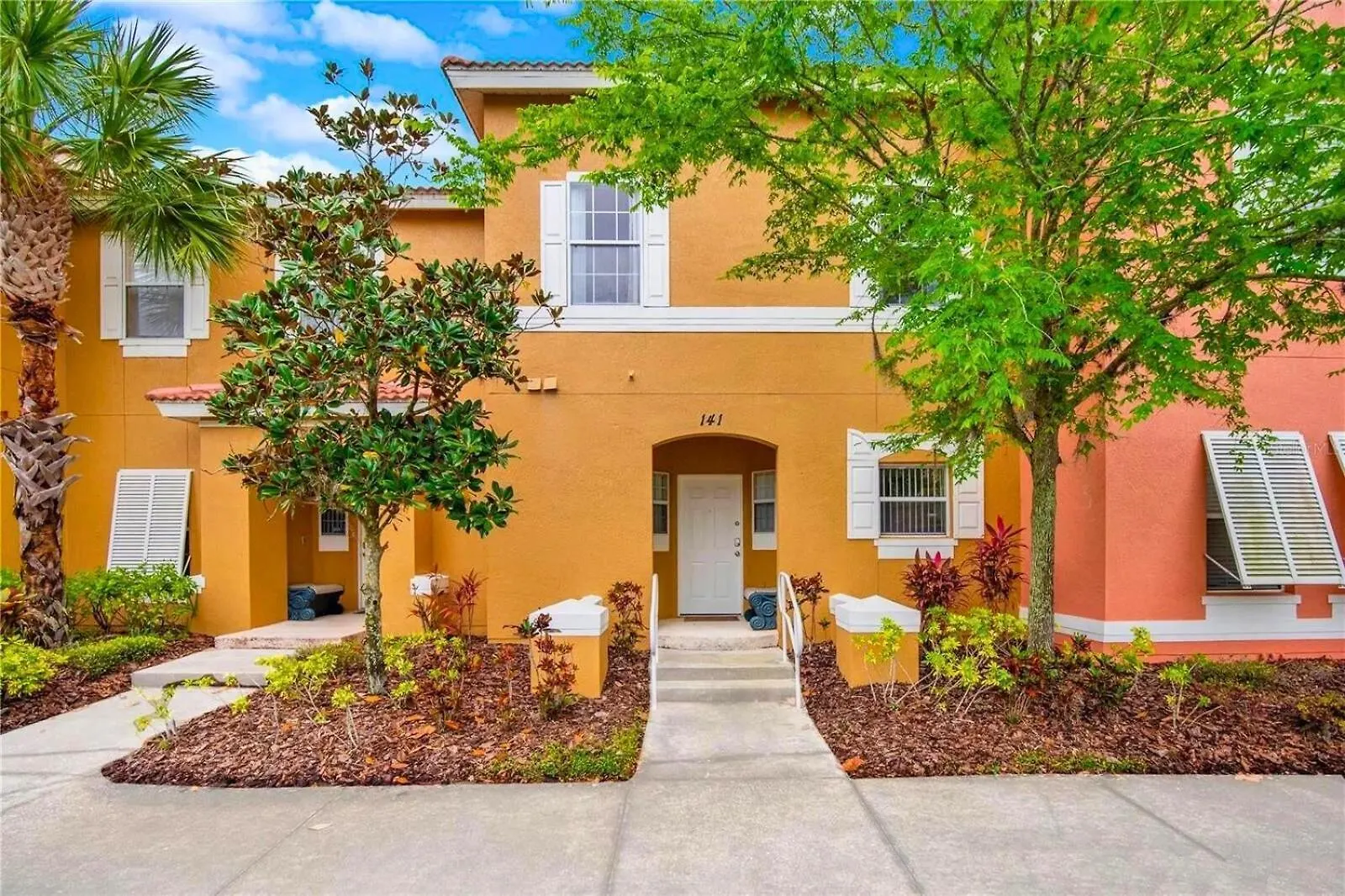 Apartment Ideal 3 Bedroom With Laundry *