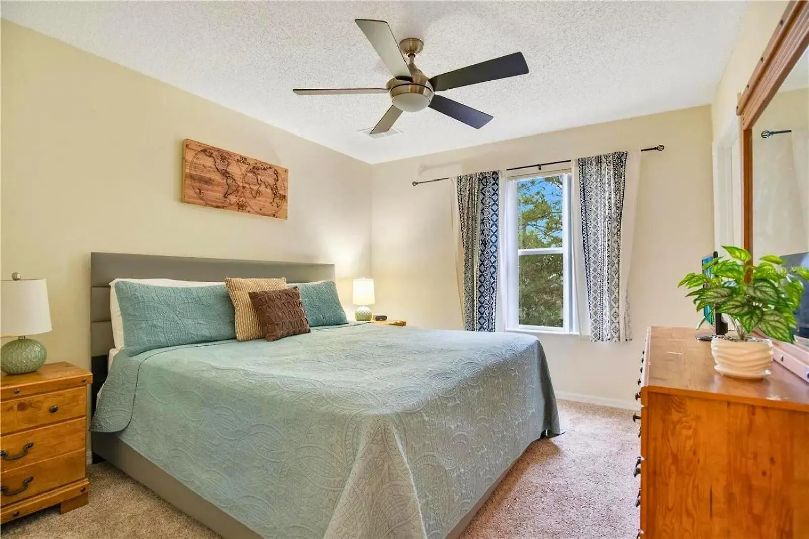 Apartment Ideal 3 Bedroom With Laundry