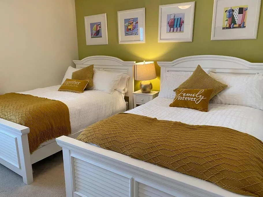 Holiday home Elegant 4 Bedroom Getaway, Pvt Heated Pool, Spa, Game Room, Secure Gated Community-club House, Perfect Dream Vacation!